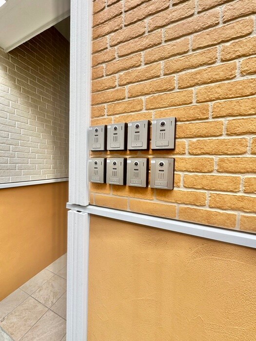 物件外観写真5　(エントランス部分)