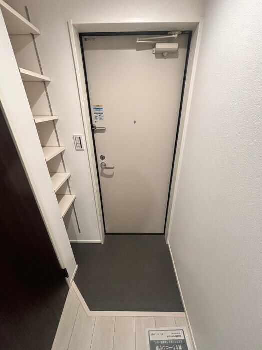 物件内観写真7　(玄関)