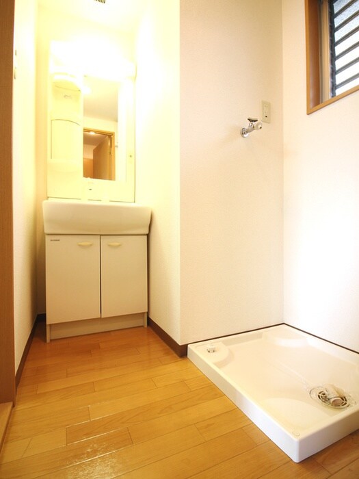 物件内観写真13　(洗濯機置場)