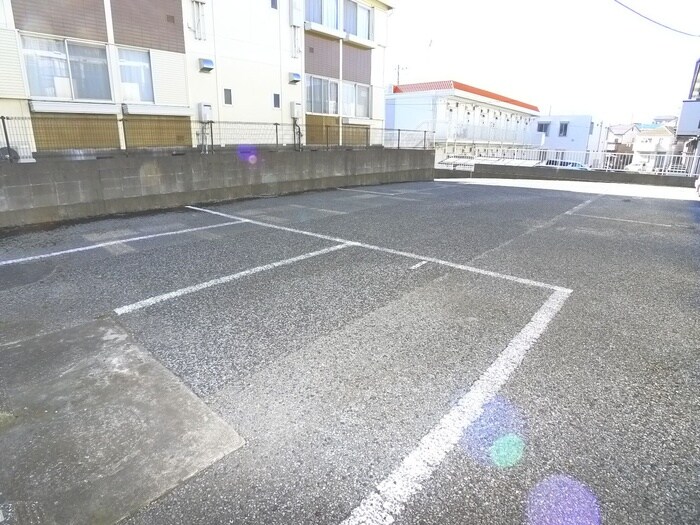 物件外観写真3　(駐車場)
