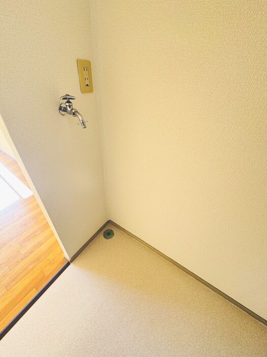 物件内観写真16　(洗濯機置場)