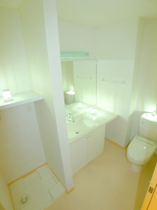 物件内観写真14　(洗濯機置場)