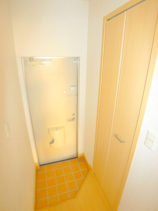 物件内観写真16　(玄関)