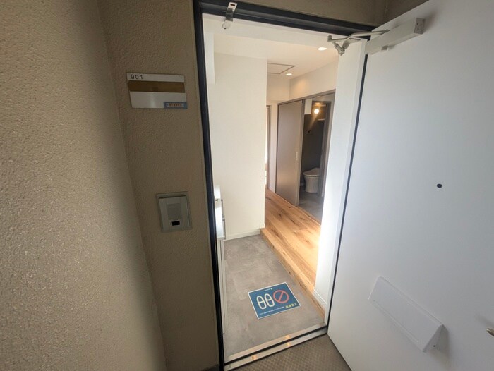 物件内観写真7　(玄関)