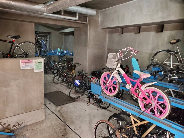 物件外観写真5　(駐輪場)