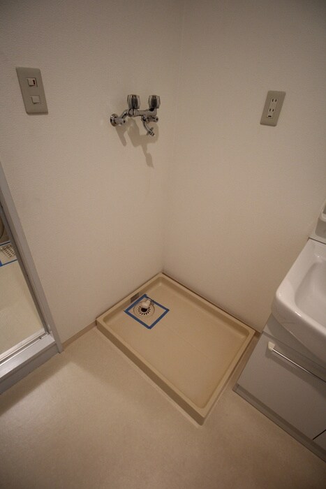 物件内観写真16　(洗濯機置場)