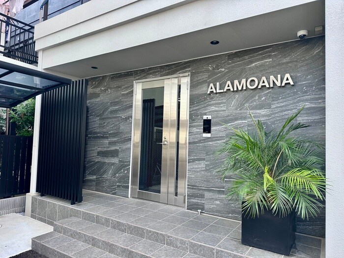 物件外観写真4　(エントランス部分)