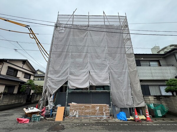 建築中