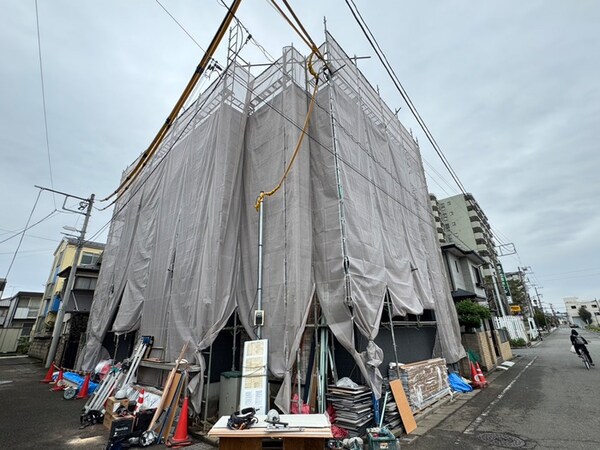 建築中