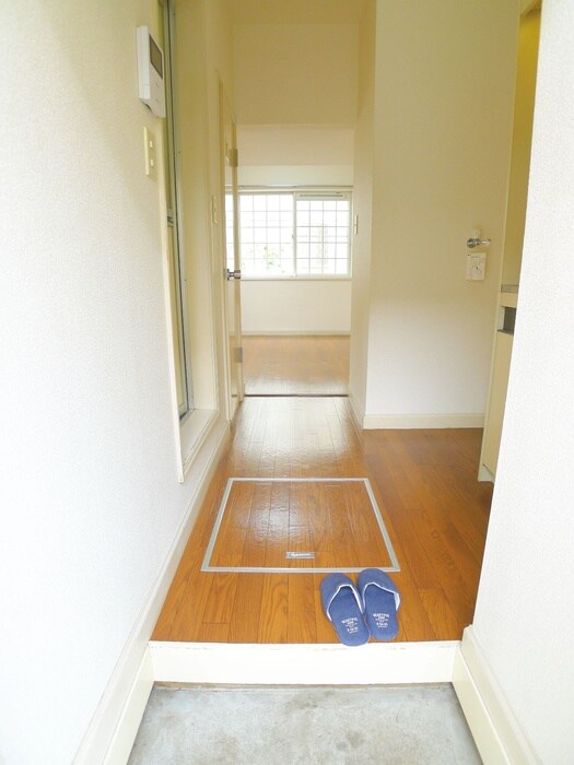 物件内観写真16　(玄関)