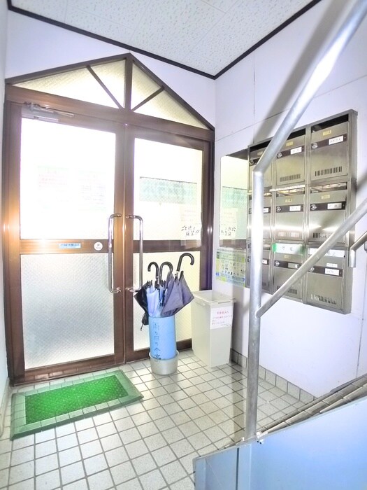物件外観写真2　(エントランス部分)