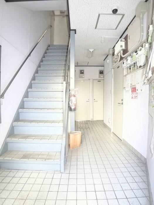 物件外観写真4　(エントランス部分)