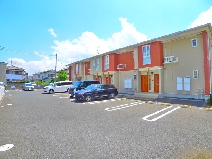 物件外観写真2　(駐車場)