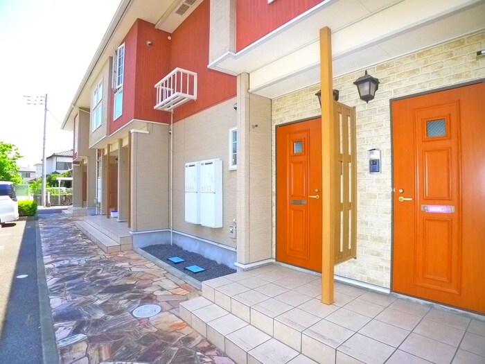 物件外観写真5　(エントランス部分)