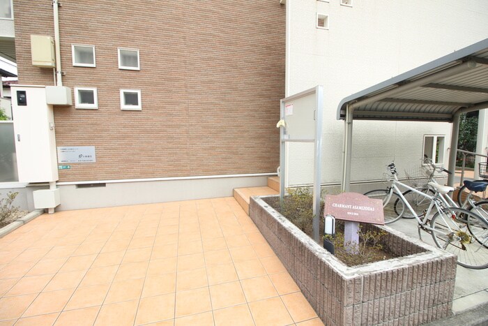 物件外観写真2　(エントランス部分)