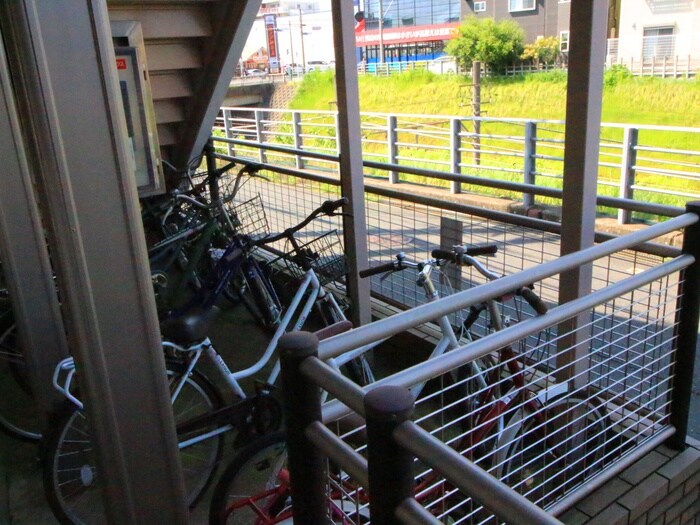 物件外観写真4　(エントランス部分)