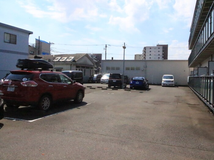 物件外観写真5　(駐車場)
