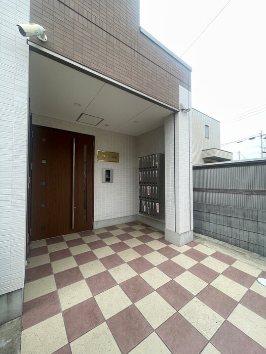物件外観写真4　(エントランス部分)