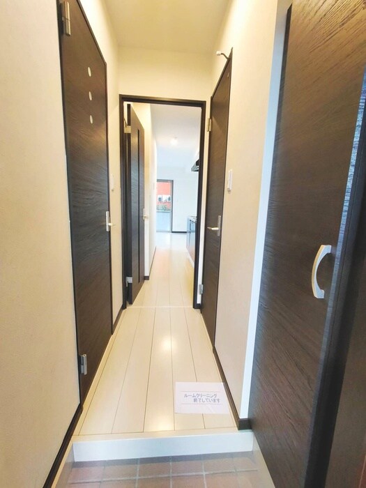 物件内観写真17　(玄関)