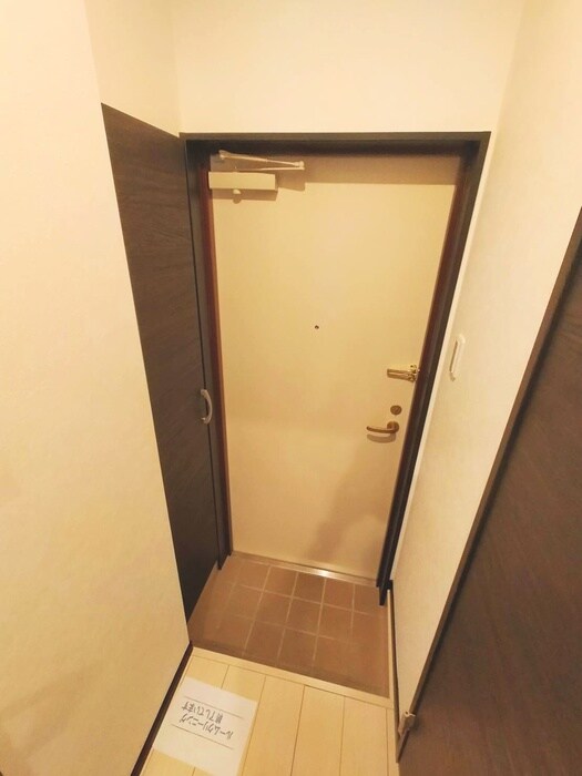 物件内観写真18　(玄関)