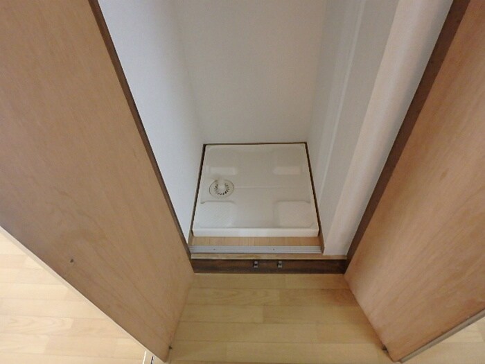 物件内観写真11　(洗濯機置場)
