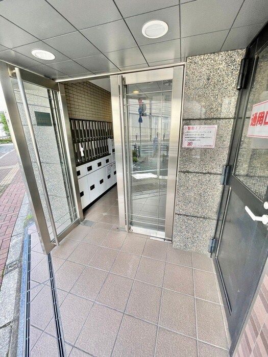 物件外観写真4　(エントランス部分)