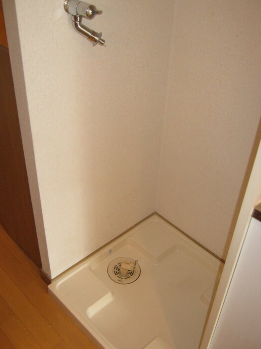 物件内観写真12　(洗濯機置場)