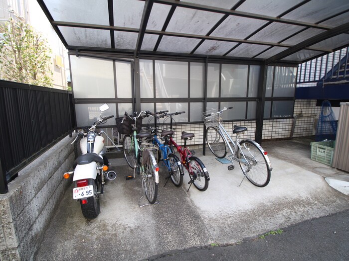 物件外観写真2　(駐輪場)