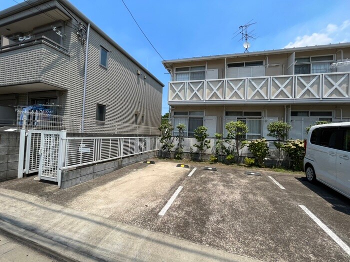 物件外観写真4　(駐車場)