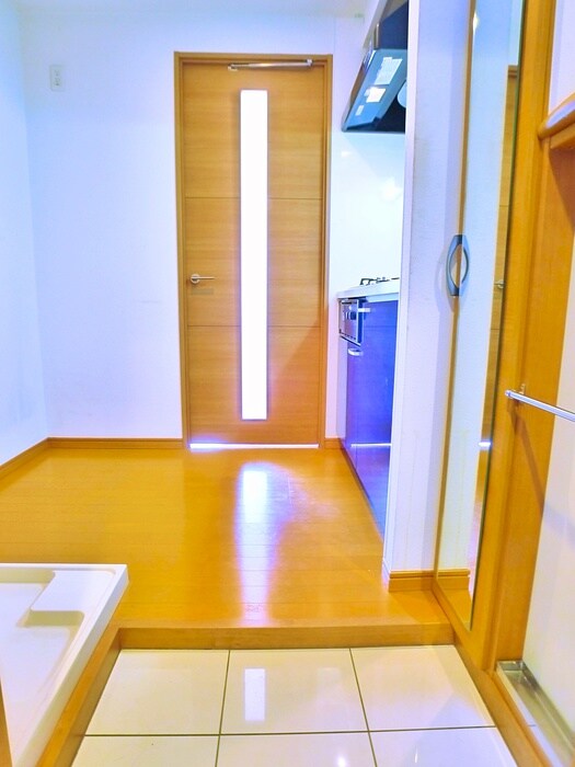 物件内観写真7　(玄関)