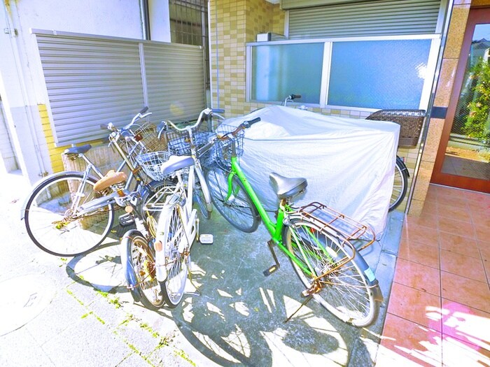 物件外観写真6　(駐輪場)
