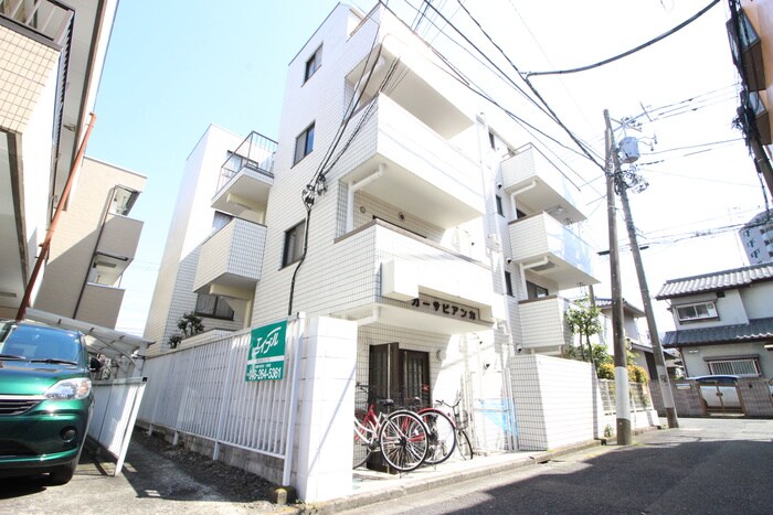 物件外観写真2　(エントランス部分)