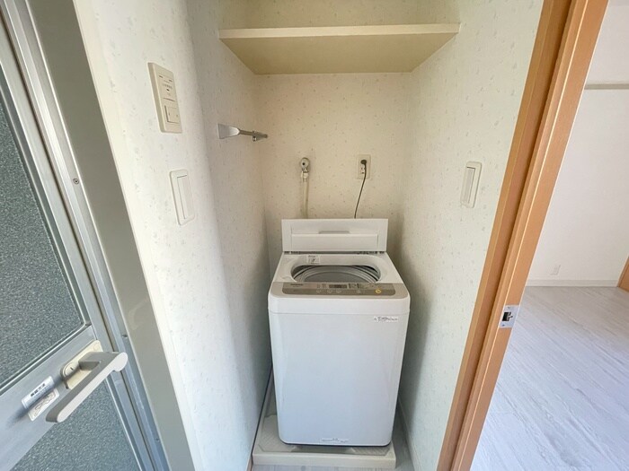 物件内観写真11　(洗濯機置場)