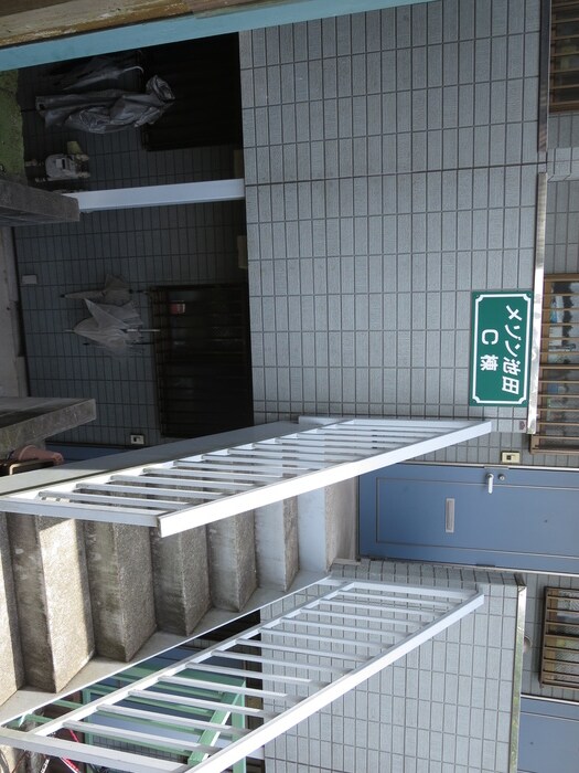 物件外観写真5　(エントランス部分)