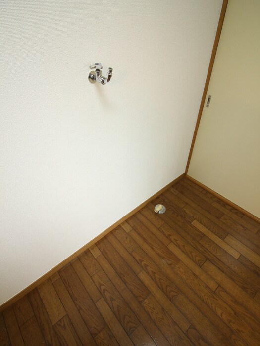 物件内観写真11　(洗濯機置場)