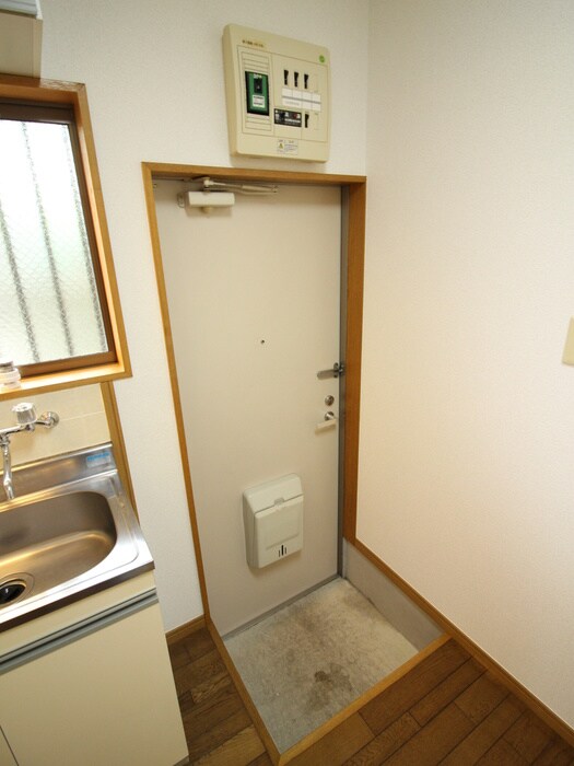 物件内観写真12　(玄関)