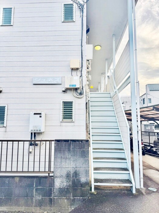 物件外観写真4　(エントランス部分)