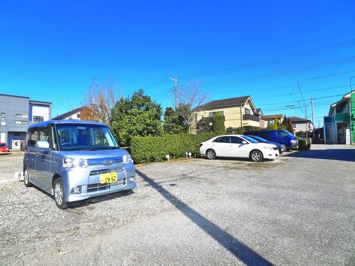 物件外観写真3　(駐車場)