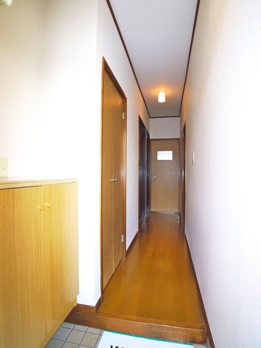 物件内観写真11　(玄関)