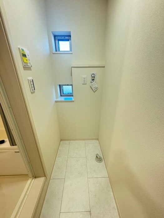 物件内観写真16　(洗濯機置場)