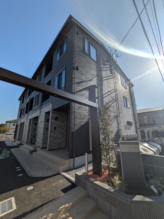 物件外観写真3　(エントランス部分)