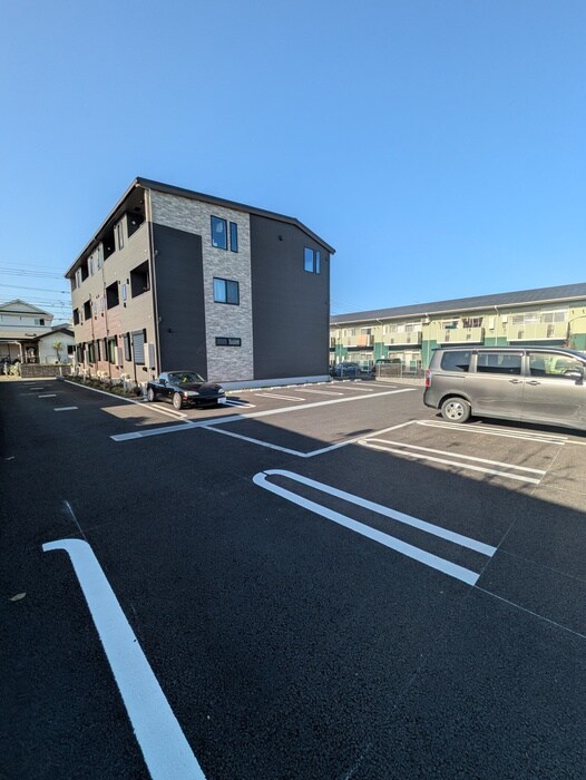 物件外観写真4　(駐車場)