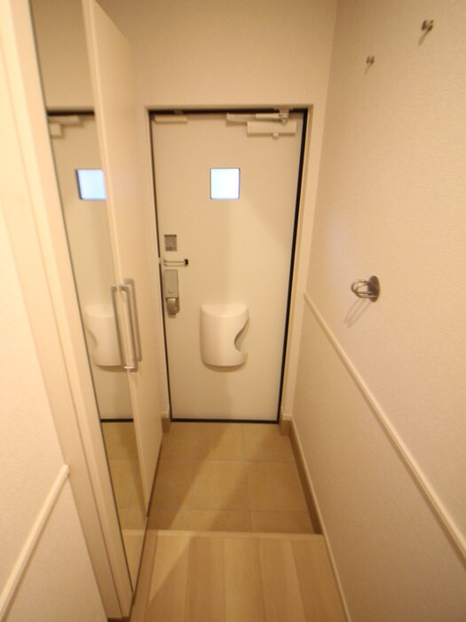 物件内観写真15　(玄関)
