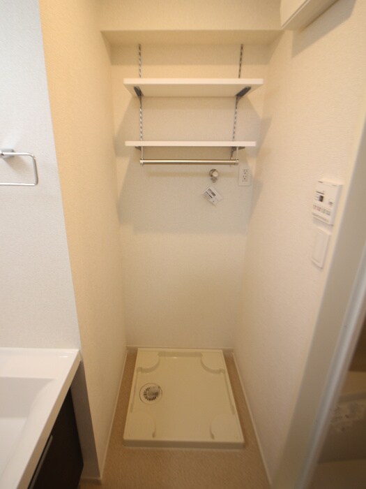 物件内観写真15　(洗濯機置場)