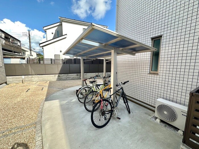 物件外観写真5　(駐輪場)