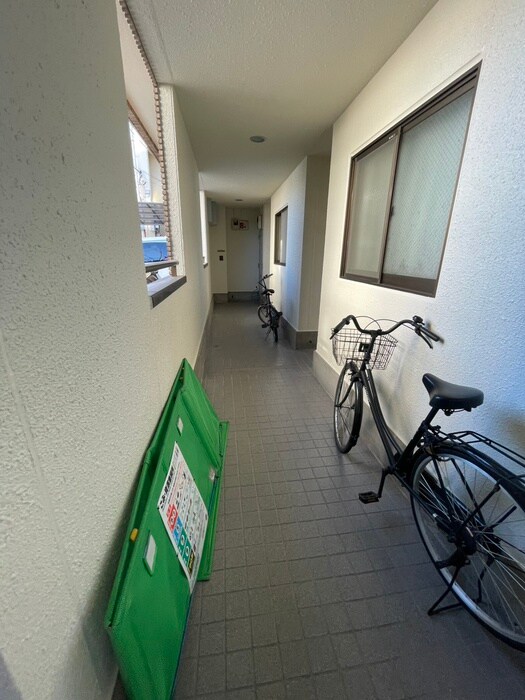 物件外観写真5　(エントランス部分)