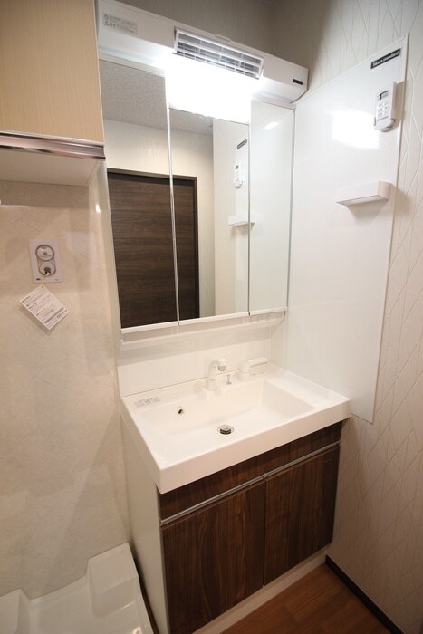 物件内観写真8　(洗面)