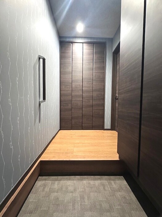 物件内観写真12　(玄関)