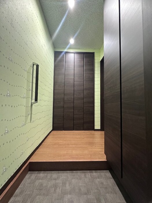 物件内観写真13　(玄関)