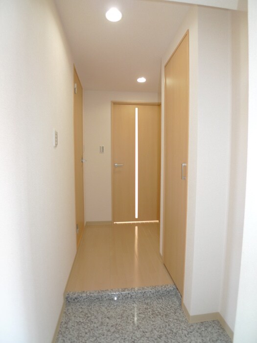 物件内観写真7　(玄関)